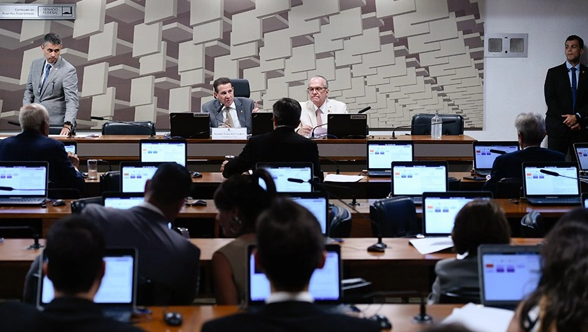 A CAE discute a modernização industrial e revisa as custas judiciais.